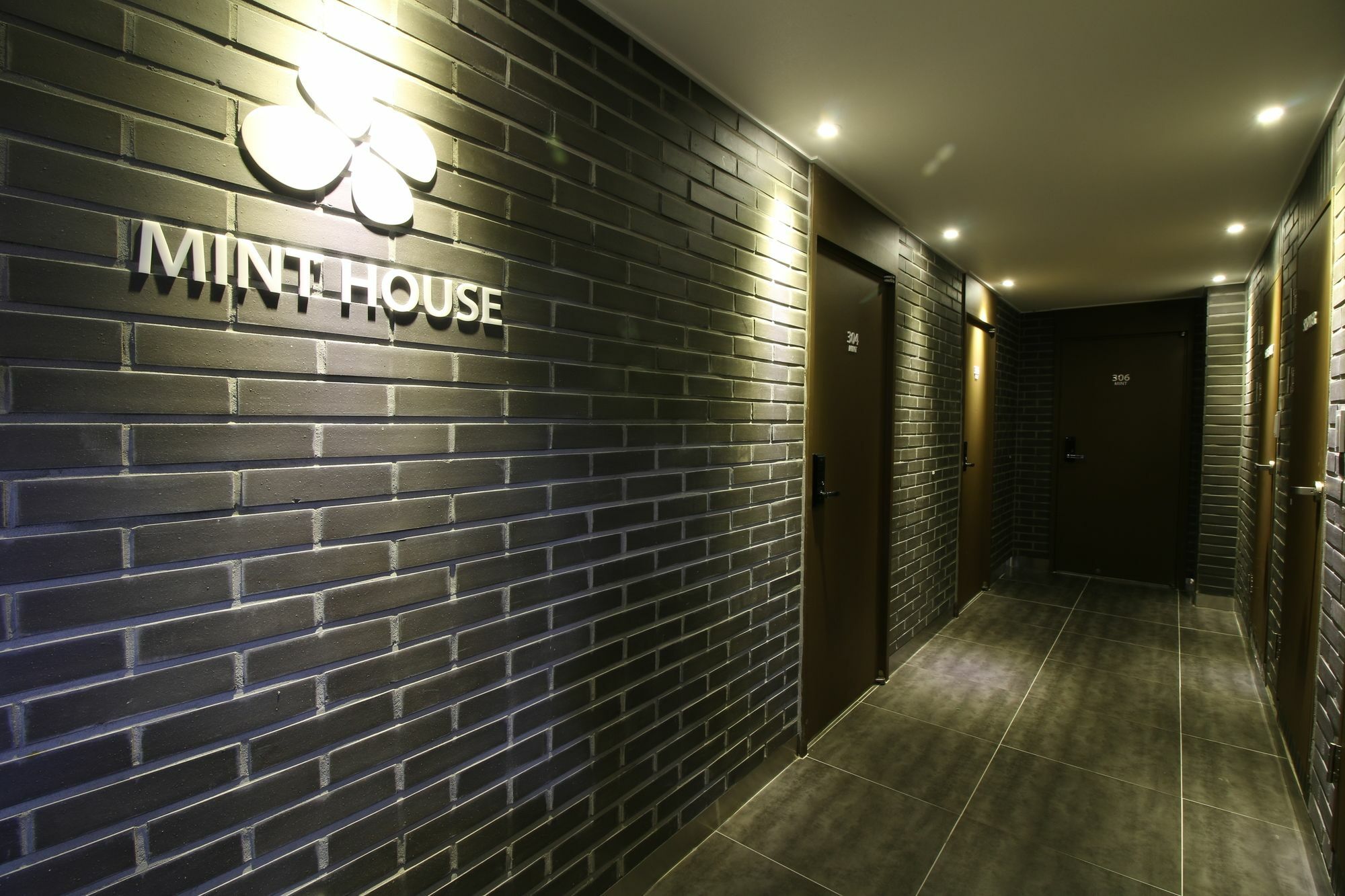 Mint House - Female Only Hotel Busan Ngoại thất bức ảnh